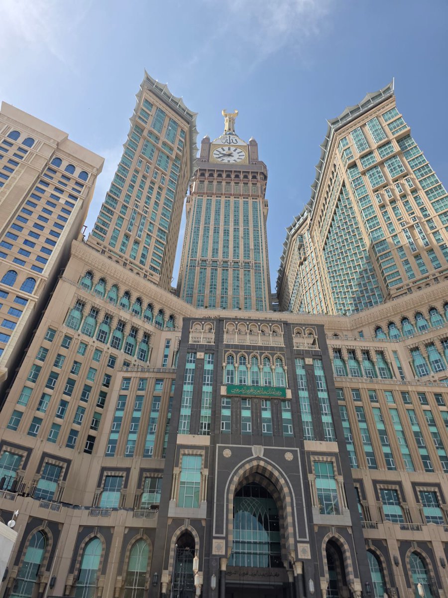 يارب إنْهُم نعمتي ونعيمي وأمان قلبي 
وطمأنينة روحي ، اللهًم احفظ لي اهلي .🤍