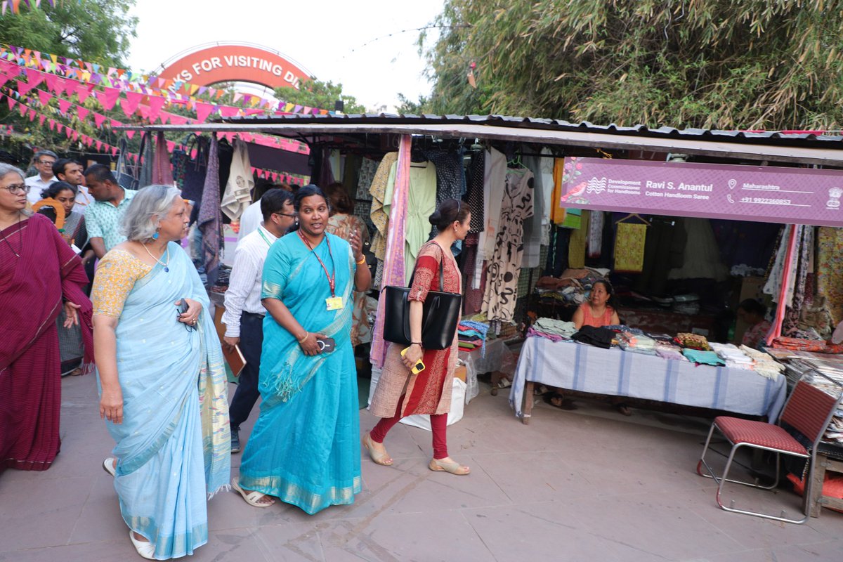 Ministry of Textiles tweet media