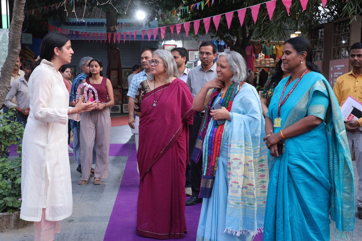 Ministry of Textiles tweet media