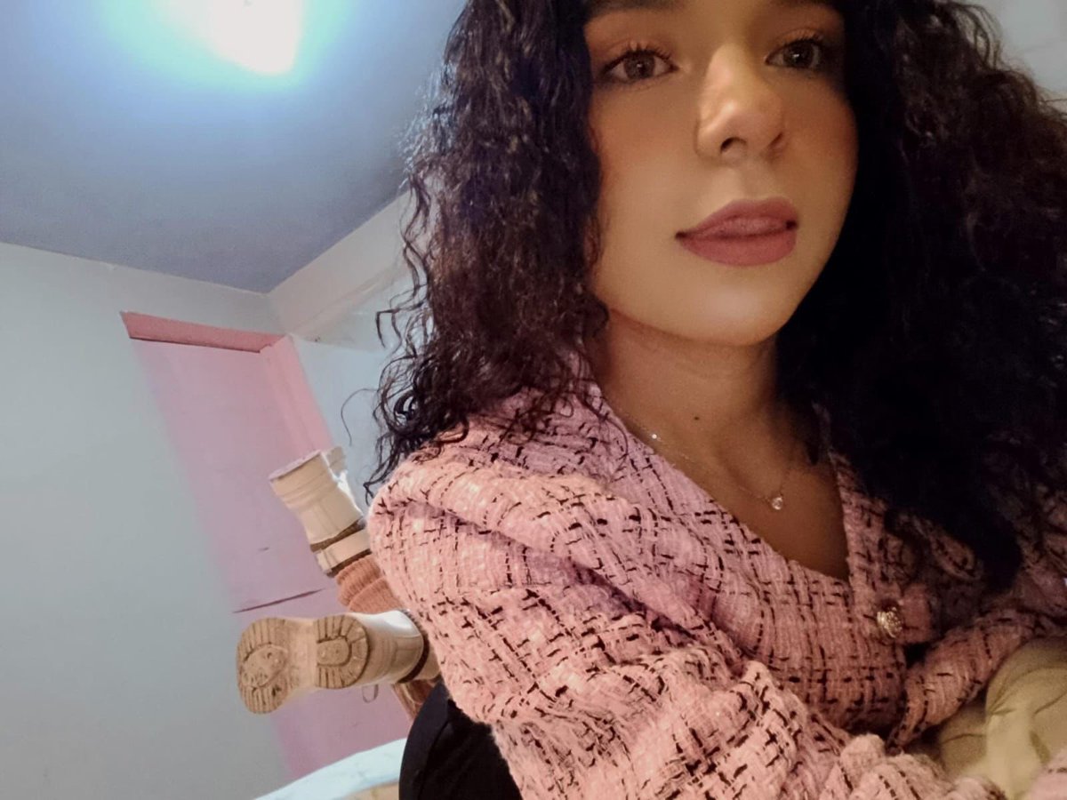 Ari tweet media