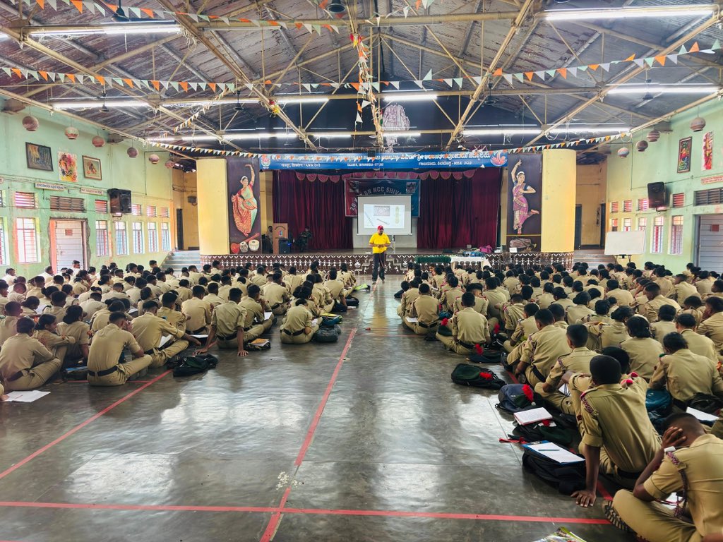 ndmaindia's tweet image. Yuva Aapda Mitra Scheme:
Under the aegis of @ndmaindia and @KarnatakaSNDMC 300 NCC cadets from Shivamogga district of Karnataka have completed their Aapda Mitra training and are ready to respond effectively during disasters.
#volunteerism #YAMS #DisasterPreparedness 
#responders