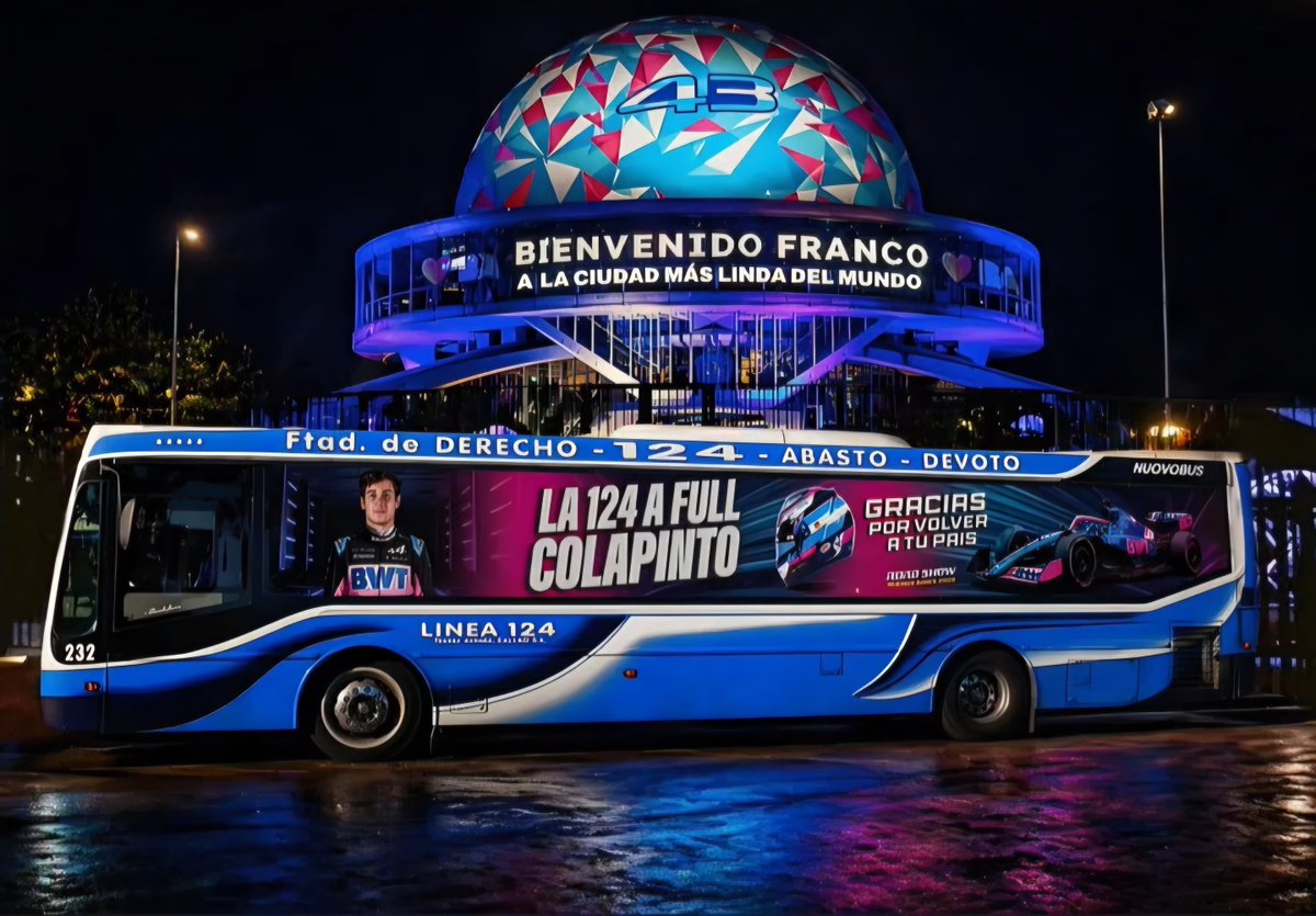 mensurdante's tweet photo. Me vuelvo loco con la Linea 124 bancando a Franco 🚌💪🇦🇷 https://t.co/9S4k4iYSwz