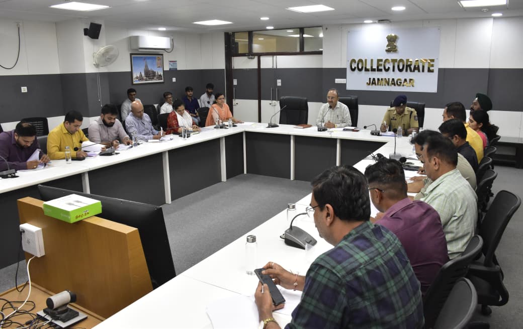 CollectorJamngr's tweet photo. તા.26 એપ્રિલે સ્થાનિક સ્વરાજ્યની સંસ્થાઓની ચૂંટણીનું મતદાન યોજાનાર હોય પત્રકાર પરિષદ યોજી ચૂંટણી શાંતિપૂર્વક-નિષ્પક્ષ યોજાય તે માટે કરાયેલ તૈયારીની વિગતો આપી મીડિયા દ્વારા પણ લોકોને મતદાન માટે અપીલ કરવા જણાવ્યું.
https://t.co/bcPY1WrFpU
@JayantiRavi @SECGujarat @infojamnagargog https://t.co/HMLHjDZe9R