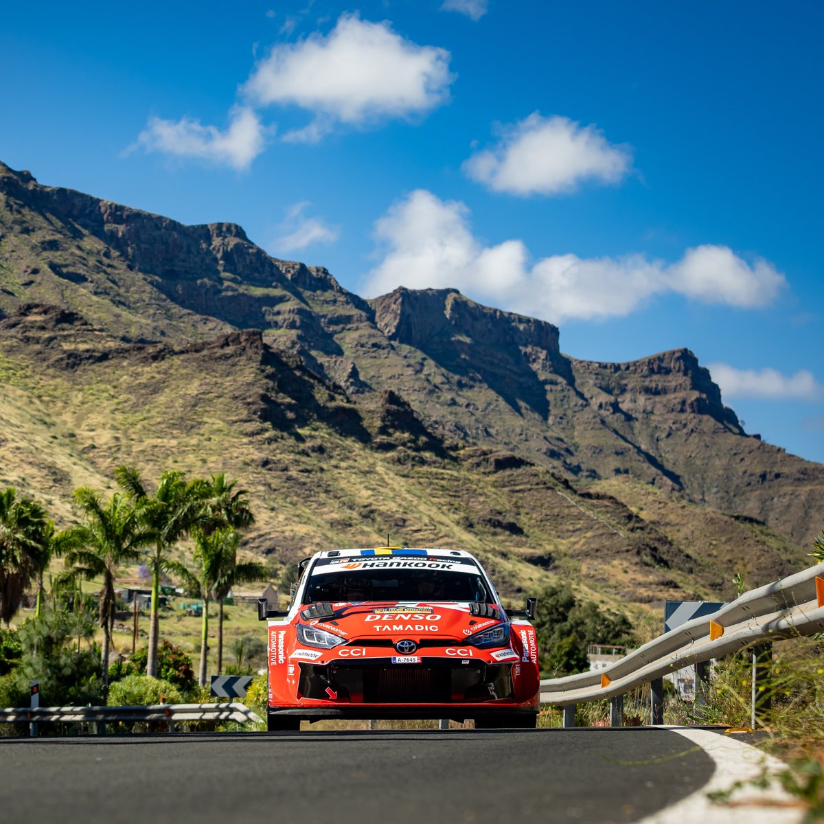 TGR_WRC's tweet image. Oliver starts the afternoon strongly, pipping Seb to the best time by 0.1s and jumping up to 2nd overall! 🥇⬆️

#ToyotaGAZOORacing #GRYaris #WRC #RallyIslasCanarias 🇮🇨