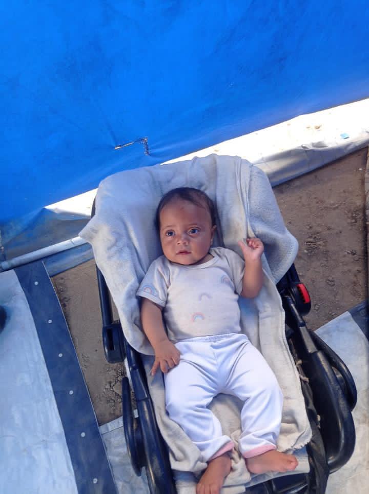 HamadDaina63593's tweet image. Hello friends
I’m writing today with a heavy heart…
I’m a girl trying to stay strong, but the truth is I feel deeply helpless in the face of what we’re going through.
For two days, we haven’t received any support, even though many people see my posts… as if our pain has become