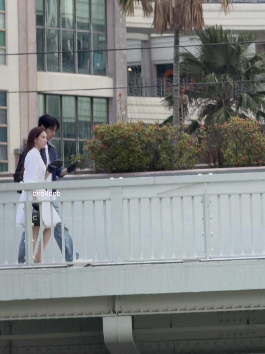 AAAAAAAAAAAAAA ANOTHER CRUMBSSSS