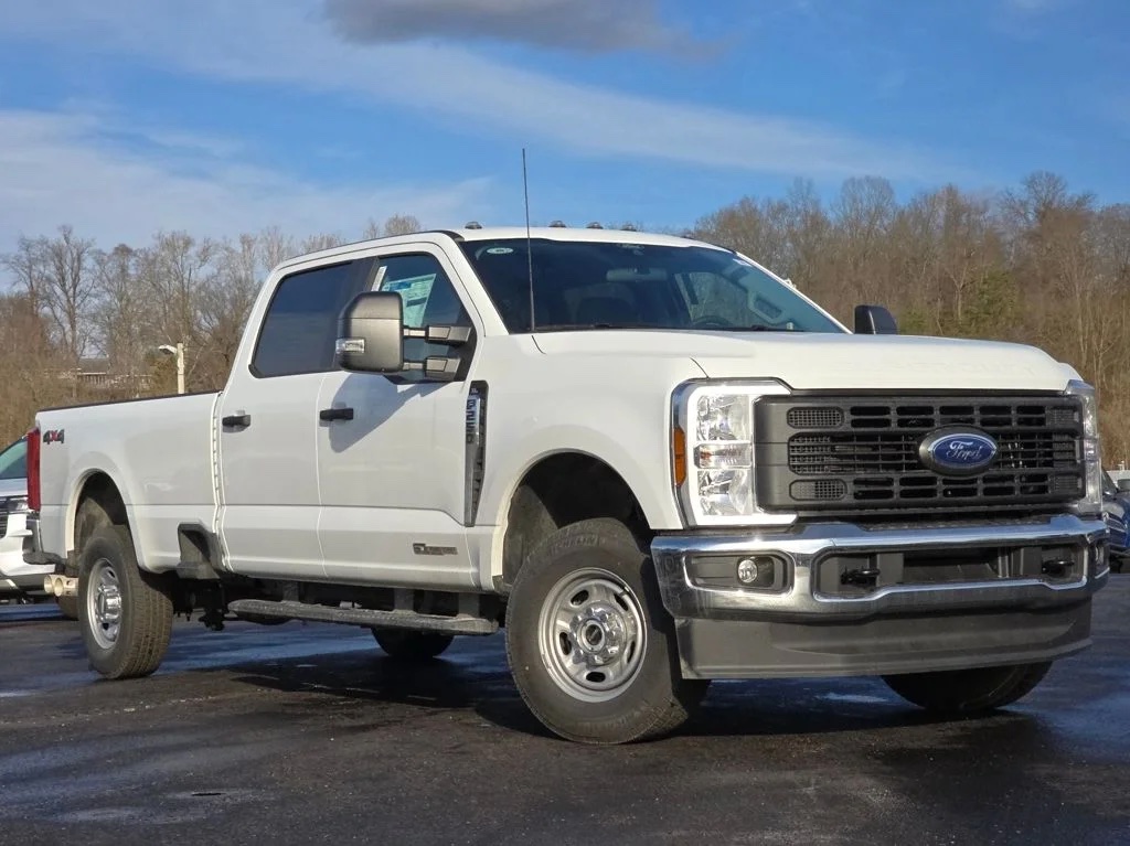 PioneerFordOH's tweet image. The 2026 Ford Super Duty speaks for itself. Heavy-duty power and built to get things done. 💪

Check our our Super Duty inventory here: 1l.ink/3KX3R8K

#PioneerFord #SuperDuty #BuiltFordTough