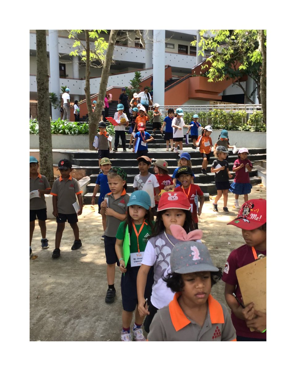 Stonehill_SIS's tweet image. Our Kindergarten learners have been diving into their “Who We Are” unit, learning about themselves, their relationships, and what it means to feel like you belong.
#WhoWeAre #KindergartenLearning #StudentLife #StonehillInternationalSchool