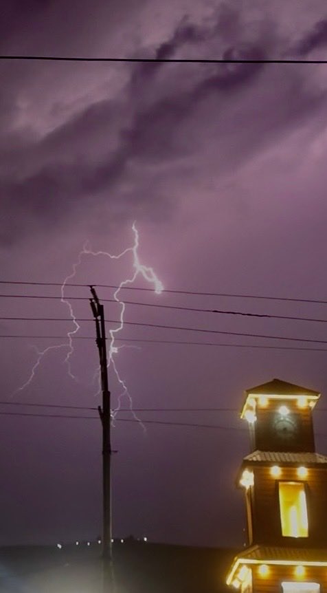 adnanbinashraf's tweet image. Share Some Lightning ⚡️ Pictures
 #lightning #sky #clouds #picture