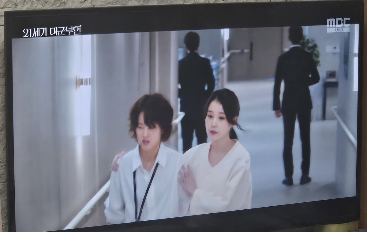 원하는 게 확실해서 앞서 걸어가려는 희주가 알면 알수록 더 매력적이다🥹
#MBC금토드라마 #21세기대군부인 #대군부인_과몰입완료