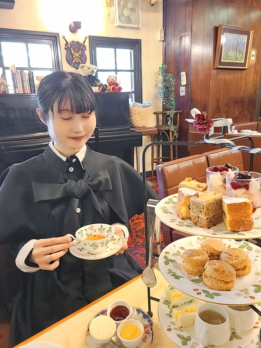 yotsubaさん(<a href="/mint_chelsea/">yotsuba 🐥🎀☁山田亞実</a>)とアフタヌーンティーへ。紅茶に詳しいyotsubaさんに選んで頂きティーフリーを楽しみました。蜜香紅茶が特に美味しかったです。ラプソンスーチョンの不思議な味にびっくり。紅茶は奥が深いですね。素敵な学びの時間となりました。
