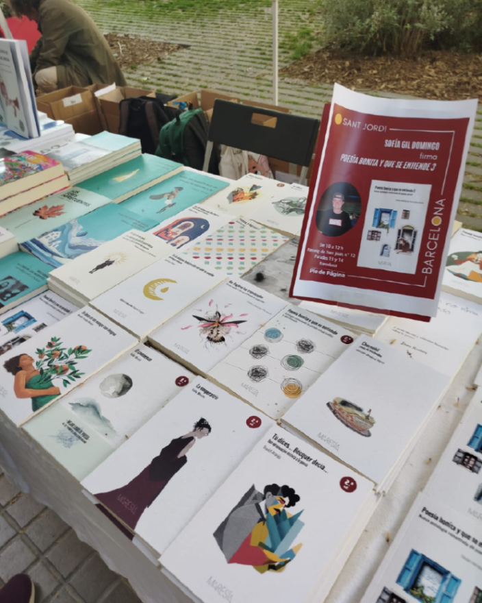 editorialpdp's tweet photo. 🌹¡Así fue el Sant Jordi de Pie de Página!

📖 Gracias a todas las personas que se acercaron a conocer nuestro catálogo, a saludar a nuestros autores y a llevarse algún libro firmado.

😍 ¡Nos vemos el año que viene! https://t.co/L6ZZ1voa4W