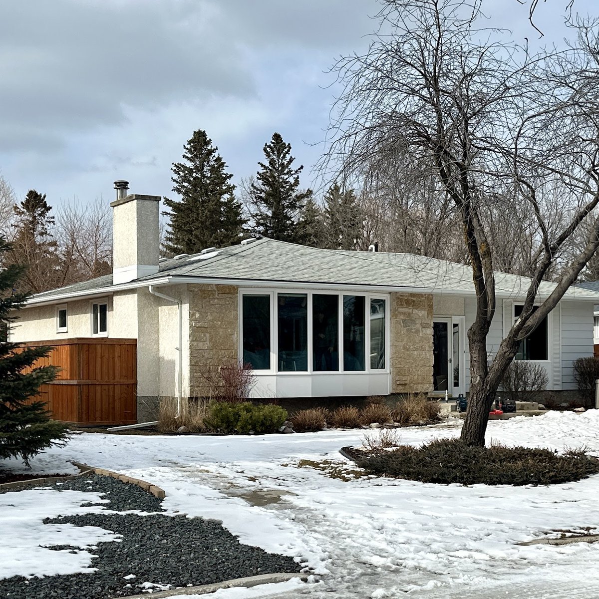 HiTechWindows's tweet image. Same view. Better performance.

This custom bow window was built to fit the existing opening, improving comfort, efficiency, and finish without altering the home's feel.

Built for Manitoba homes.

Request a quote to explore your options.#ManitobaMade #HomeUpgrade #Winnipeg