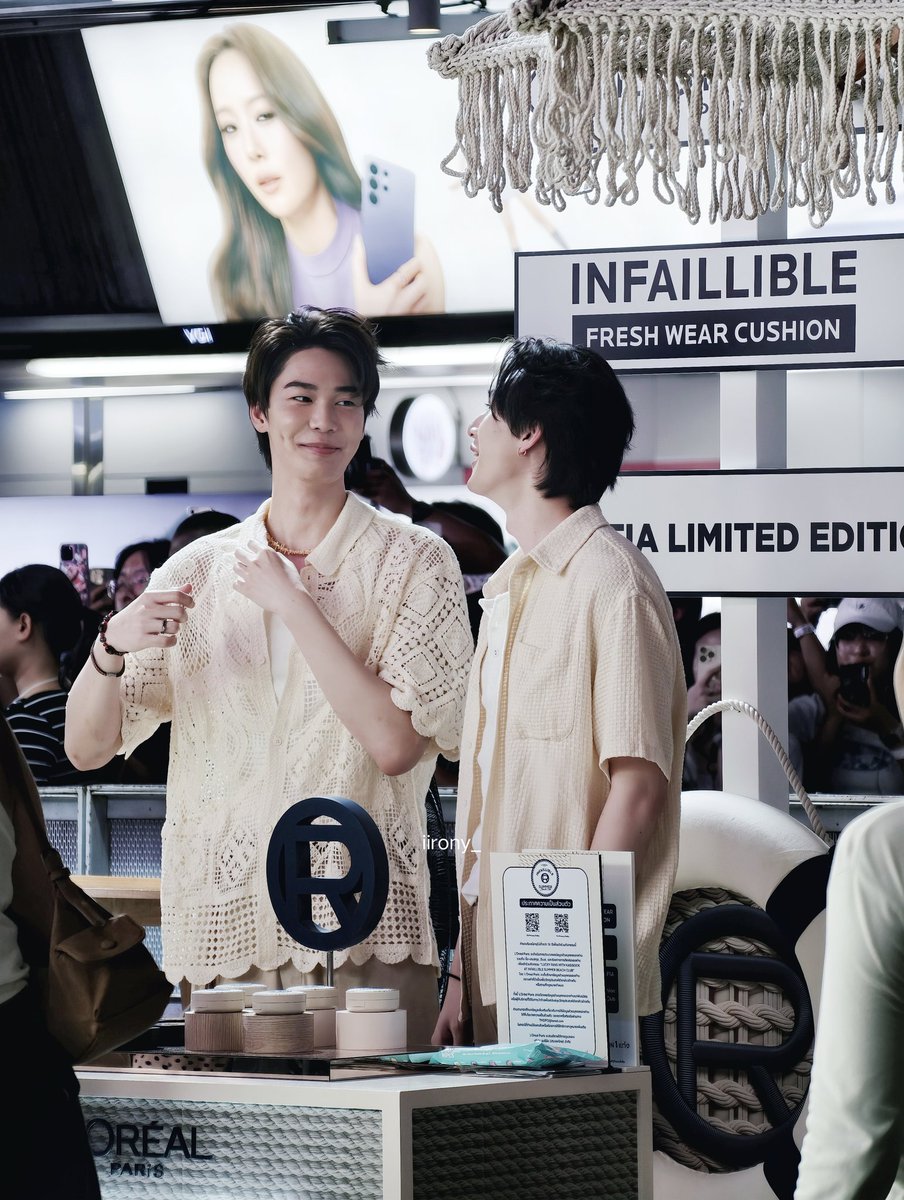 มันเกิดอะไรกับหัวใจของพี่พระเอก เขิน size diff 🤎💙

#LOrealRaffiaCushionXDewTee
#dewtee #ดิวธี
#dew_jsu #tee_vtp