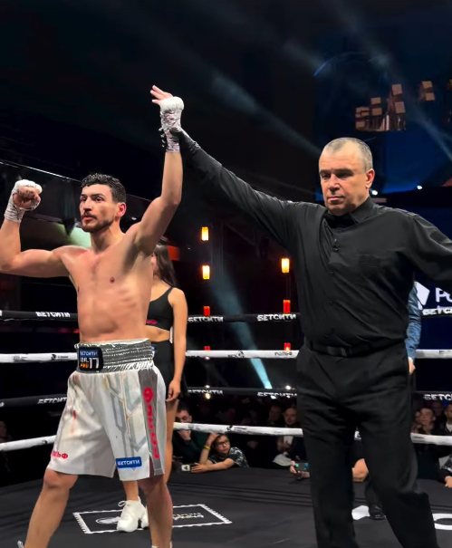 POWCASTSPORTS's tweet image. Filipino Jerald “Truman” Into absorbs a unanimous decision loss against Khariton Agrba in a super lightweight IBA Championship bout.

#Boxing #Powcast
-Admin Light