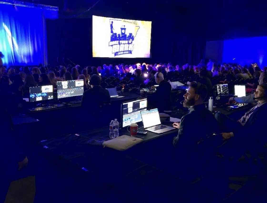 thinkcybis's tweet image. Cybis brought the energy to Little Rock once again in partnership with Arkansas FBLA! We produced and designed a SLC where seamless show flow, precision cueing, &amp;amp; A/V came together to spark ambition to the 2,500+ in attendance ready to “Make Their Mark.”

 #thinkcybis #eventprofs