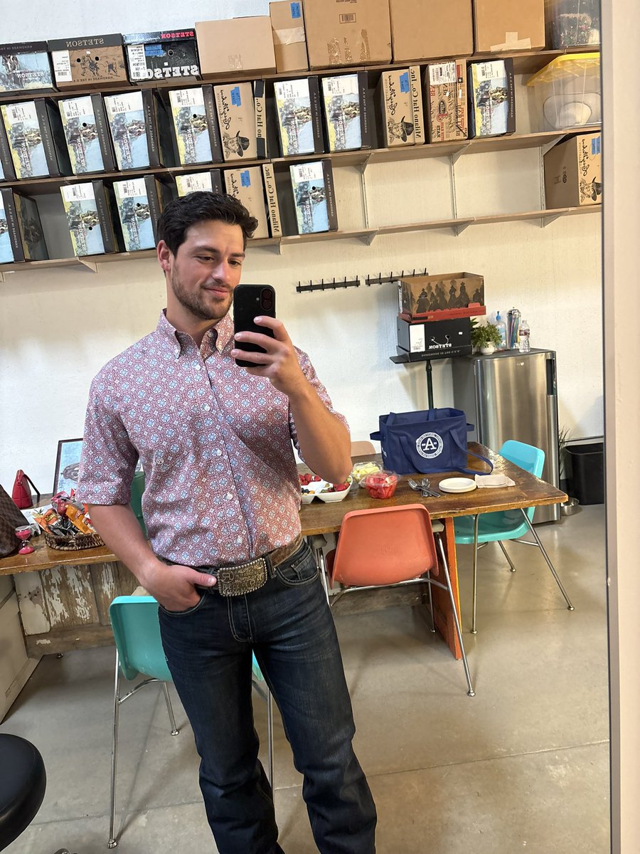 Happy Friday 🤠