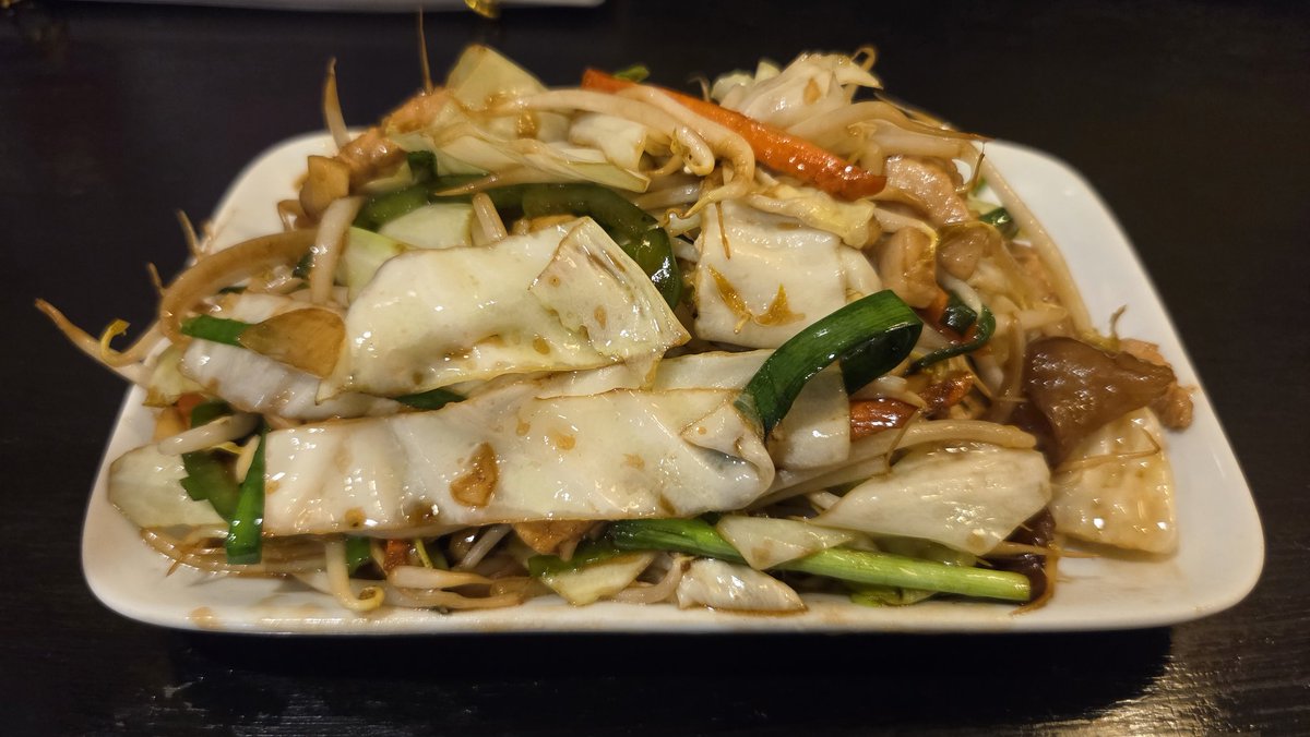 watarujin1110's tweet image. ボルガライス308THB, 野菜炒め148THB
もっこり@ChongNonsi
昨日、
秘密のケンミンSHOW極
で武生のボルガライスをやっていたので販社に行くついでに再訪。ケチャップライスのオムライスにデミグラスソースのトンカツ。相変わらずのボリュームでした。野菜補給も忘れない。
#バンコク
#ボルガライス