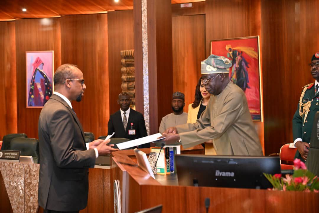SONNALIVE's tweet image. In #Abuja, #Somalia’s new Ambassador to #Nigeria, Mohamed Osman Mohamed, submitted his credentials to Bola Ahmed Tinubu.

Ambassador Mohamed expressed his commitment to enhancing cooperation and fostering mutual understanding between the two nations.