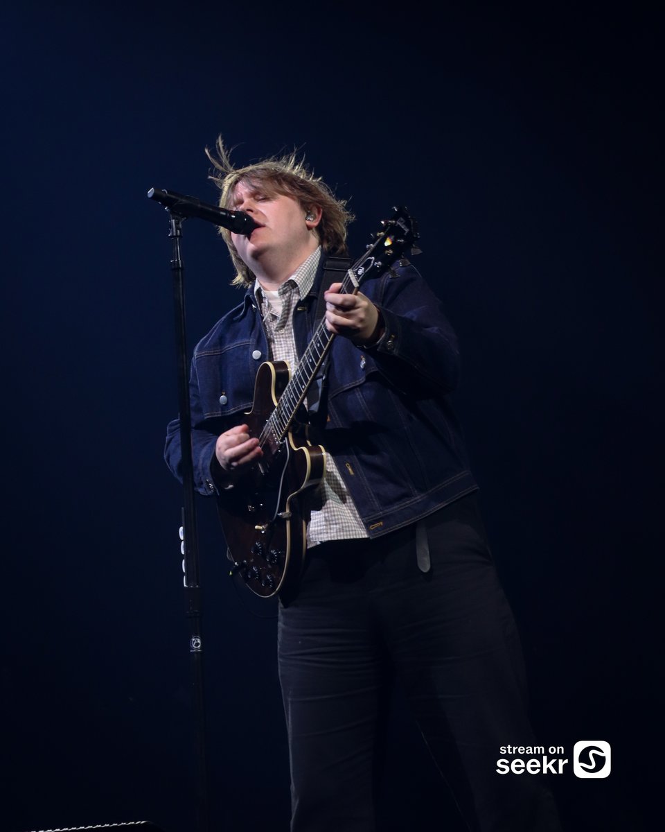 KiSS925's tweet image. We’ll never forget you @lewiscapaldi 🥹🫶

📸: @joreyaleesha

#LewisCapaldi #Concert #Toronto #SeekYourSounds