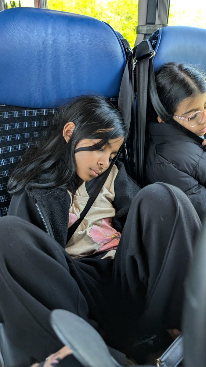 olive_bburn's tweet image. What an experience ! After days full of adventure, laughter and teamwork, our Year 5 pupils fall into a well‑earned sleep on the journey home, memories made for life. @PGLTravel
#Adventure
#MakingMemories 
#WeAreStar