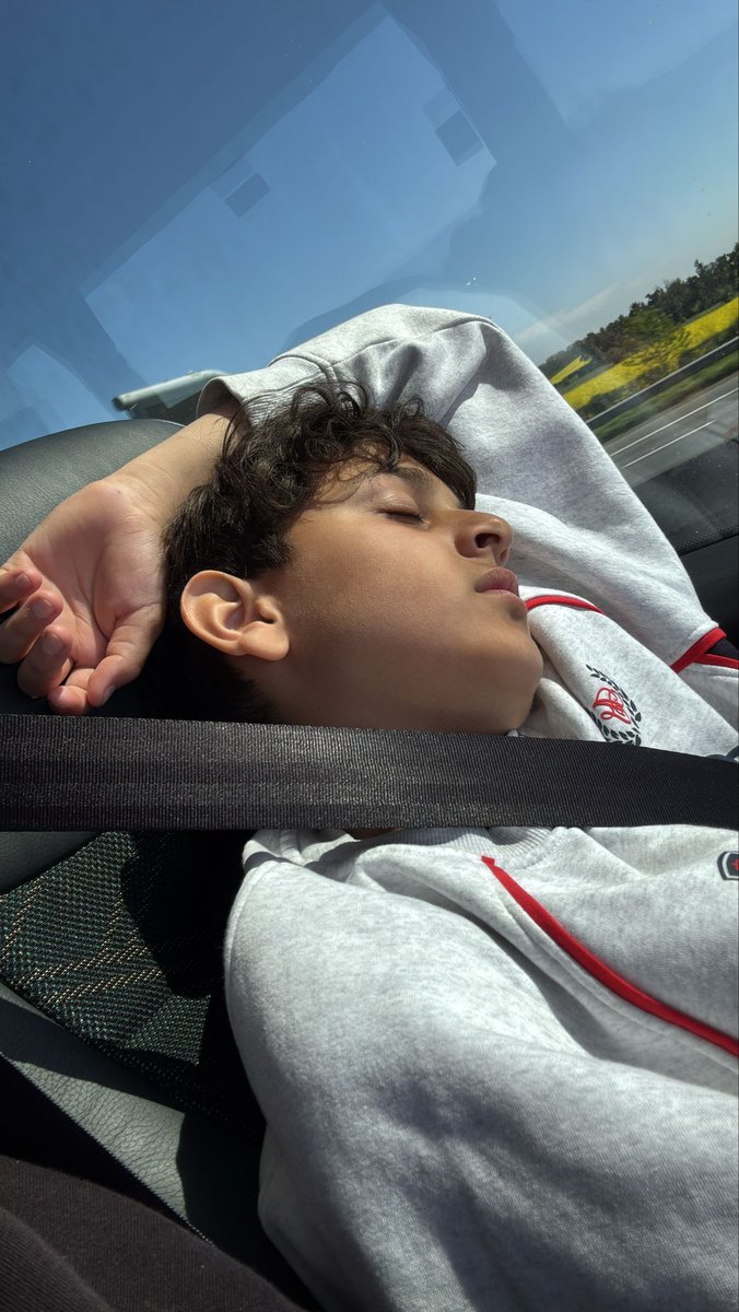 olive_bburn's tweet image. What an experience ! After days full of adventure, laughter and teamwork, our Year 5 pupils fall into a well‑earned sleep on the journey home, memories made for life. @PGLTravel
#Adventure
#MakingMemories 
#WeAreStar