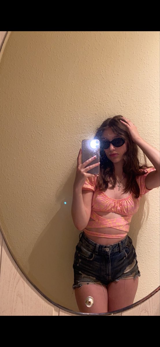 lynxxx1205's tweet image. i can't believe i used to look like this. i searched for old photos for comparison and i was genuinely terrified. how could i think i looked okay? im now a few kg's lighter and i feel better than ever #edtwt #weightloss #weight #thinspo #inspo #motivation