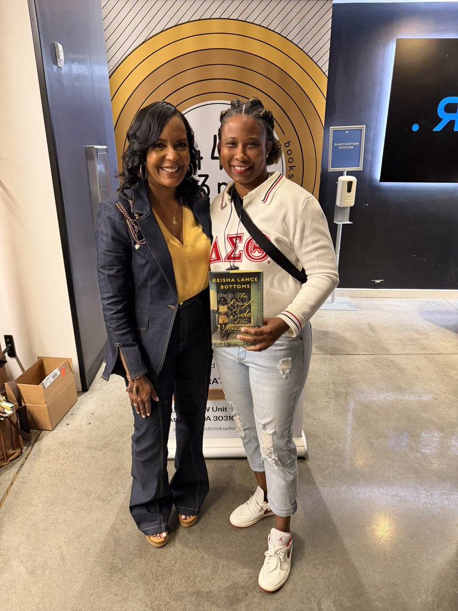 tjsports23's tweet image. Former ATL Mayor, my Soror @KeishaBottoms did her BIG ONE last night with @Kandi moderating — get your copy of her book 📕 then go vote 🗳️ 
So many parallels as a LeadHer, truly inspiring, from one author to another #welldone Queen ❤️