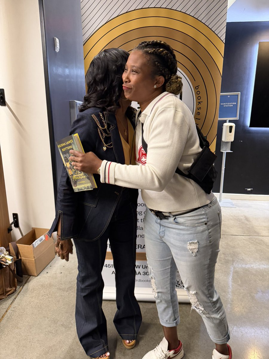 tjsports23's tweet image. Former ATL Mayor, my Soror @KeishaBottoms did her BIG ONE last night with @Kandi moderating — get your copy of her book 📕 then go vote 🗳️ 
So many parallels as a LeadHer, truly inspiring, from one author to another #welldone Queen ❤️