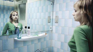 ProfesorJonk's tweet image. "Empecé como cineasta queriendo ser divertido y sorprendente. Más tarde descubrí que también quería ser verdadero y sincero. Ahora quiero ser más visual y emocional".
Cristian Mungiu.
🎂
Uno de los grandes directores de cine de nuestro tiempo.
#CristianMungliu #cine #director