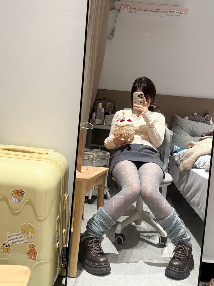 CorwilmarZ72642's tweet photo. 云岩区 ，22岁女单身，身材梨丰满型，皮肤白，性格直爽幽默，想找位固定的金主，无颜值要求，礼貌能谈得来就好。本人私生活不乱，可接受轻微字母玩法，希望可以先线下，合适的话再往后发展 https://t.co/UOqScCO7wL