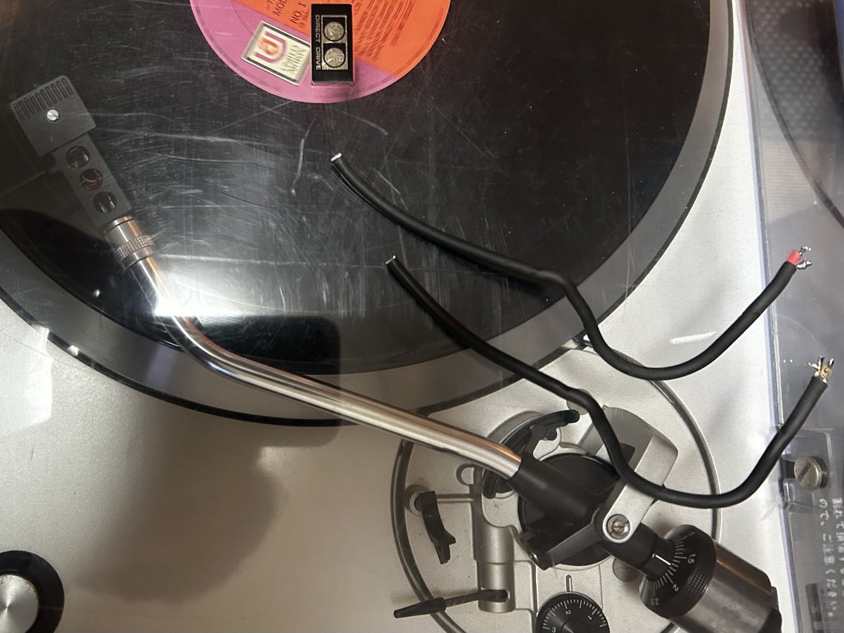 KinoNight's tweet photo. Technics SL-1501の 左音出なかったのはRCAケーブルの断線！根元カットし、ハンダ付けして直りました！ https://t.co/4iLRlwJKFq