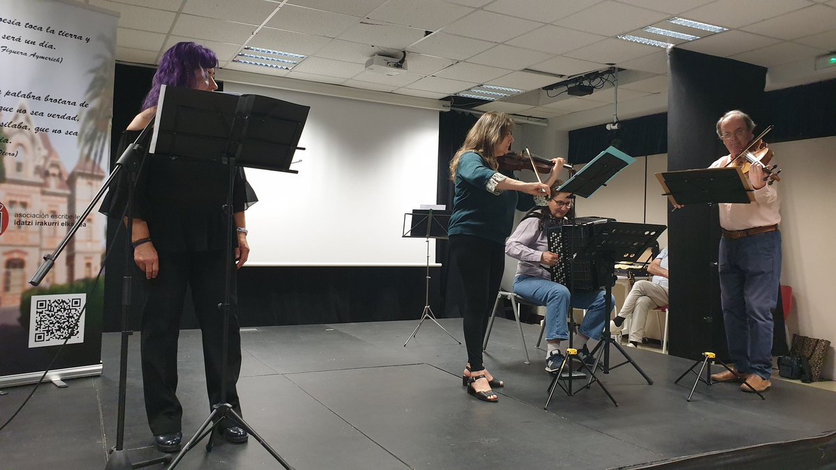 mirenepalacios's tweet photo. #Recitalpoéticomusical el 23 de abril en Bidarte. Asociación Escribe-Lee. Bilbao #Gracias #poetry
#poetrycommunity #writer
#writerscommunity
#felizsantjordi #FelizDiadellibro #MirenEPalacios https://t.co/k7hQfAA8hB https://t.co/q00Ww64c26