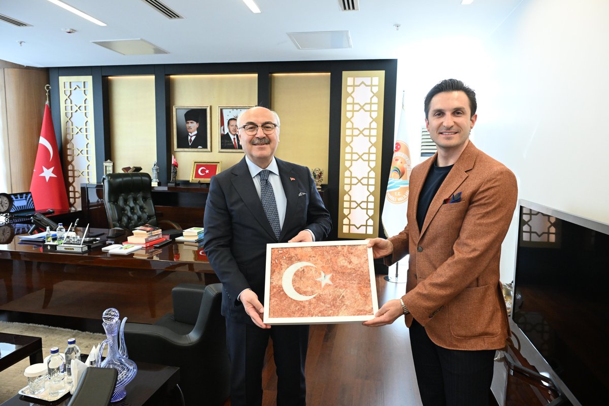 DenizliValiligi's tweet photo. 📌 Valimiz Sayın @yskosger, 

▫️ İş İnsanı Kubilay Çevik’i makamında kabul etti. 

📌 Sayın Valimiz, ziyaret için konuğuna teşekkür etti. https://t.co/MBfNm9mBKh