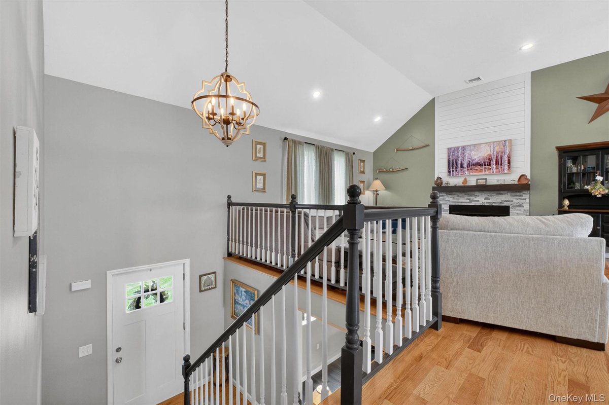 CampanelliMaria's tweet photo. 57 Lime Ridge Road, Poughquag, NY, 12570
3 bed | 3 bath 3200 Sq. Ft.
Active | 699000
https://t.co/GcYspZ0ITK
Picture perfect move-in condition! This 3 bedroom, 3 bath contemporary ranch is privately set on 1.69 beautifully landscaped acres on a quiet street in Poughquag with... https://t.co/pXrDt0rb9G