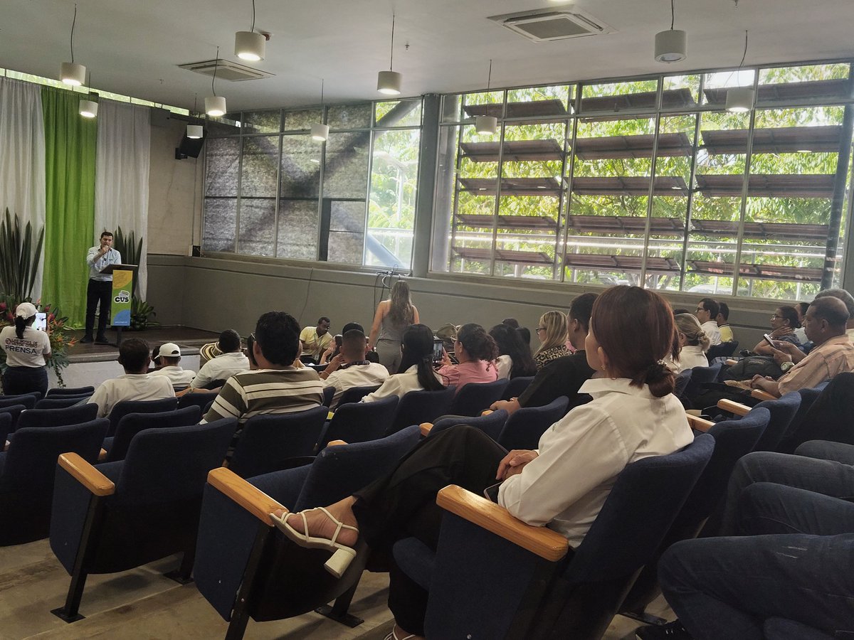 sintesis_radio's tweet photo. #AHORA #MedioAmbiente En estos momentos se desarrolla en el salón Iraca, la audiencia pública de rendición de cuentas de la @CorporacionCVS vigencia 2025 https://t.co/TsUL8KaWyL