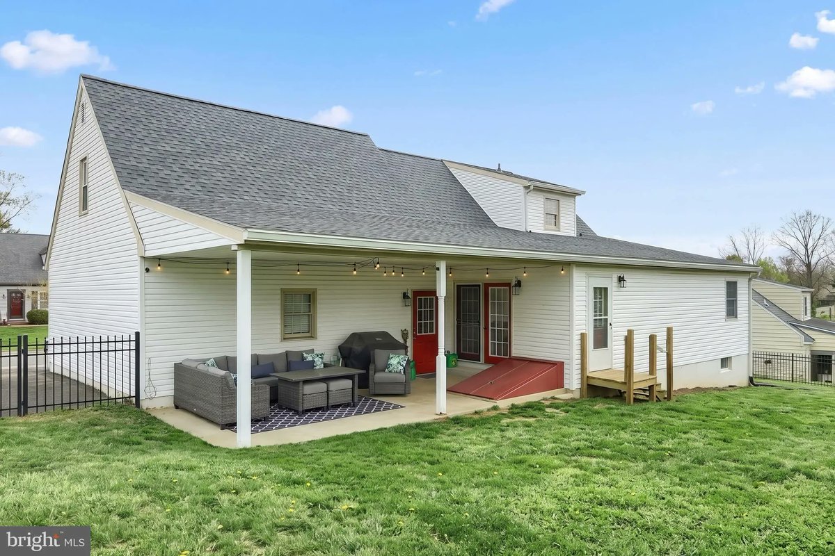 GinterGroup's tweet photo. 3860 Silver Spur Drive, York, PA, 17402
4 bed | 2 bath 2022 Sq. Ft.
Active | 329900
https://t.co/DyEBOeaH1N
Welcome home to this charming and spacious Cape Cod that perfectly blends comfort, functionality, and style! Step outside and you'll immediately appreciate the 2-car... https://t.co/Q5w5vfGLFh