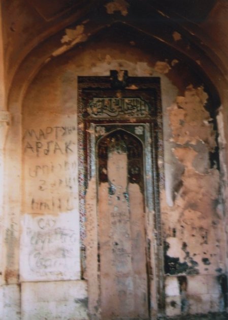 ddshffa's tweet photo. #ArmenianVandalism https://t.co/HkZhjFEloY