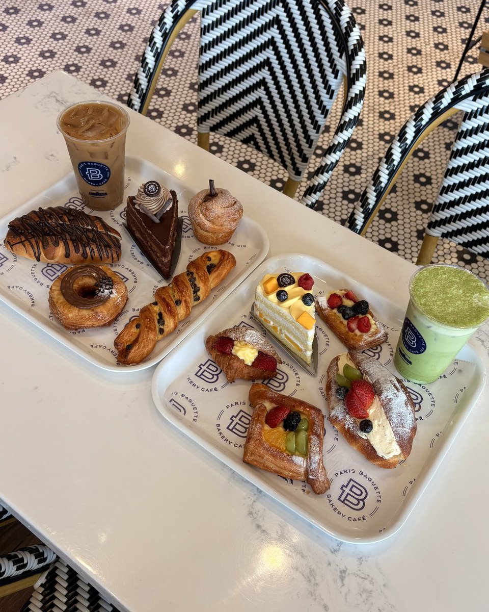 PBCanada_'s tweet image. What’s your vibe today… 🍫 or 🍓?

#parisbaguette #pastries #chocolate #fruit #cafe #matcha #coffee #cake
