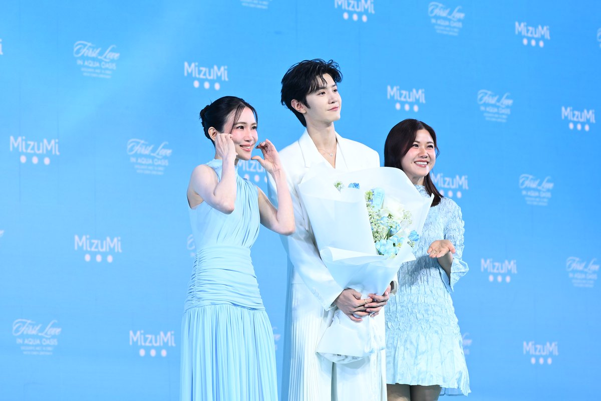 MizuMi__'s tweet image. บรรยากาศคึกคักตลอดทั้งฮอลล์
CHEN ZHEYUAN กับลุคหล่อละมุน ทำเอาแฟน ๆ ใจละลาย 🩵💙

มาพร้อมผิวดูดี ฉ่ำน้ำ เติมความชุ่มชื้นด้วย #กันแดดฟ้าอควา ช่วยให้ผิวดูออร่า✨

ทุกโมเมนต์เต็มไปด้วยรอยยิ้มและความตื่นเต้น🤩
แฟน ๆ ให้การต้อนรับอย่างอบอุ่น

#MizuMi #MizuMixChenZheyuan