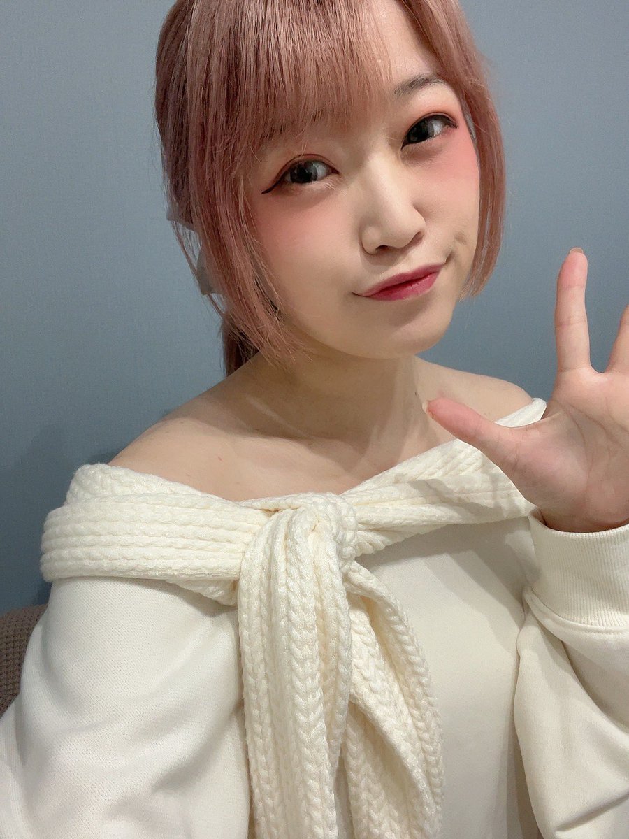 tomo_e_tu's tweet photo. 明日は生徒さんたちの発表会LIVE!
ライブの心構えとかステージの立ち方とか、
解説役でお手伝いに行ってきます♪
みんな頑張って〜👍
応援してます・:*+.\(( °ω° ))/.:+
#NAYUTAS https://t.co/zKgwci5Zyq