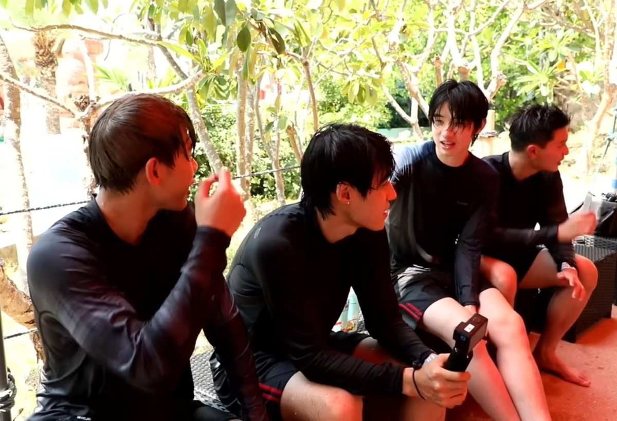 keepinminddd's tweet photo. กลับมาดูเพราะคิดถึง และส่องโมเมนต์เก่า ๆ แกดูดิ... แค่ยืนข้างกัน นั่งข้างกันเองนะ 🫢 เหมาะสมทุกประการ ! #nuthong #นัทฮง #Alpharoommates https://t.co/ae3zXmNaEE