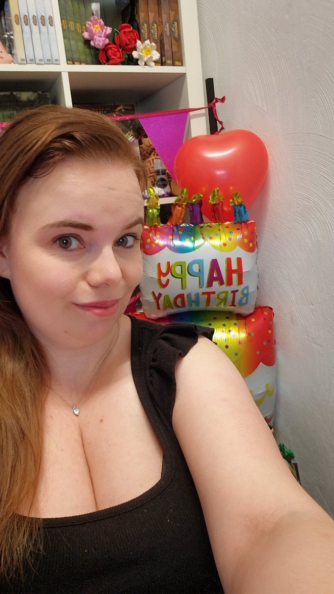 deadssandra's tweet image. 37 years of being awesome 🥳❤️
#birthdaygirl #selfie #awesome