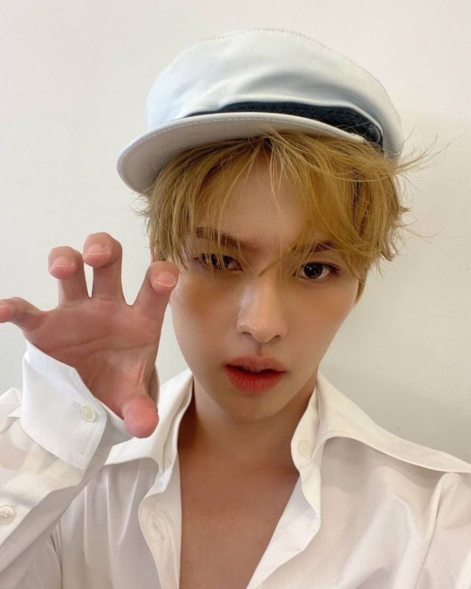 strwbbylino's tweet image. when you are a cat and a sailor and gay ⚓️⊹ ࣪ ﹏𓊝﹏𓂁﹏⊹ ࣪ ˖ ฅᨐฅ

#stayselcaday #ssd #스트레이키즈  #LeeKnow #리노 #straykids