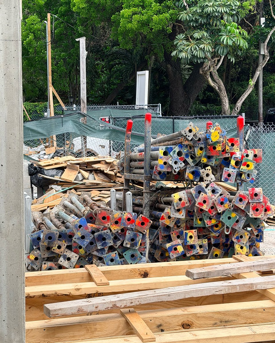 GinardStudio's tweet image. Art is in the details, even in the unseen layers of construction. Color, texture, and time—beauty captured in the process.

#construction #Comingsoon #site #sitework #ConstructionLife #constructionsite #build #building #buildingmaterials #ginardstudio #miamiarchitecture