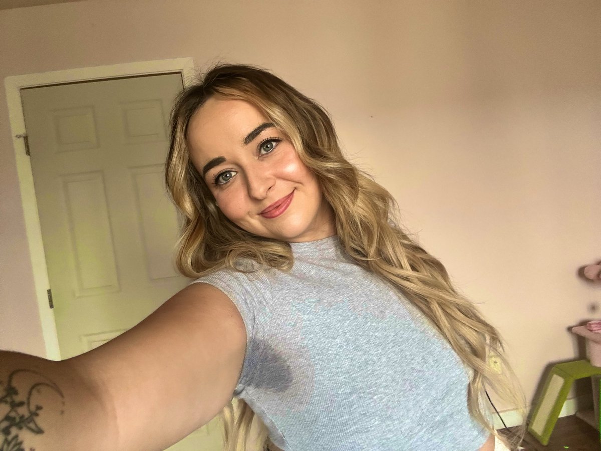 lucy lavender tweet media