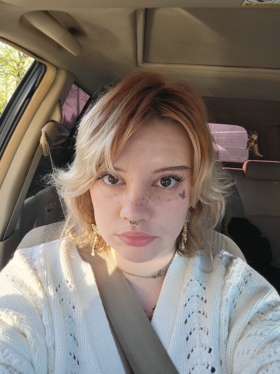 Aurelia uwu tweet media