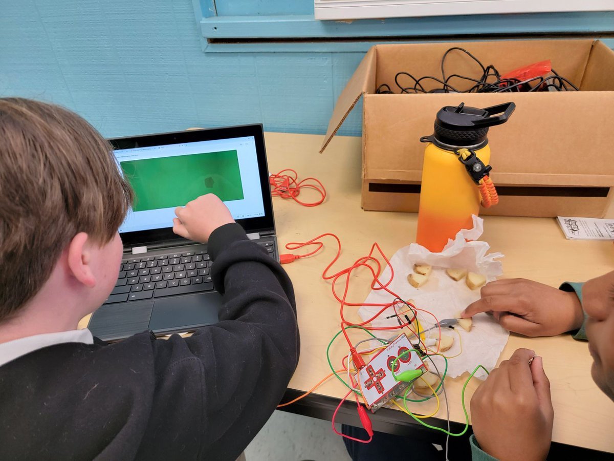 edutechpros's tweet photo. Big shoutout to one of our amazing teachers for bringing learning to life in the most unexpected (and fun!) way 🥔✨

Thanks to their creativity, our Makey Makey kits turned into hands-on experiments using… potatoes! Students got to explore circuits, conductivity, and innovation in action—proving that learning can happen with a little imagination and some everyday items.

We love seeing this kind of ingenuity in the classroom. Way to inspire curiosity and creativity!