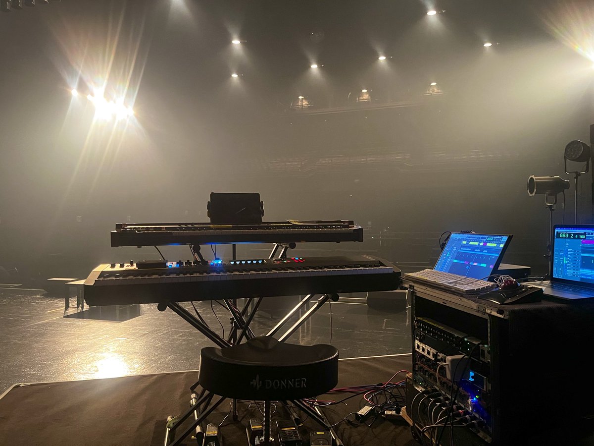 取り急ぎ、
TOOBOEワンマンツアー銃爪は視線、ファイナルZepp DiverCityでした🔥
全4公演にてキーボード弾かせていただきました。

ほんっっとうに楽しかったな...
最高の音楽をみんなで共有し合えるって幸せね。
またみんなで遊びましょ！
いやほんとに、余韻...

#TOOBOE
#銃爪は視線