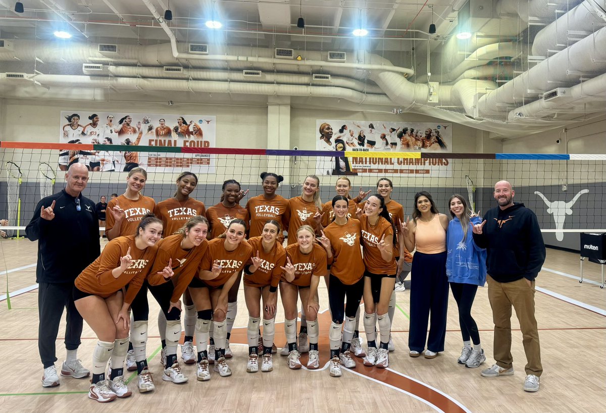 _jmart15_'s tweet photo. Morning well spent at UT volleyball practice. Grateful for experiences like this.🏐🤘🏼@TexasVolleyball https://t.co/b78QlO7kVr